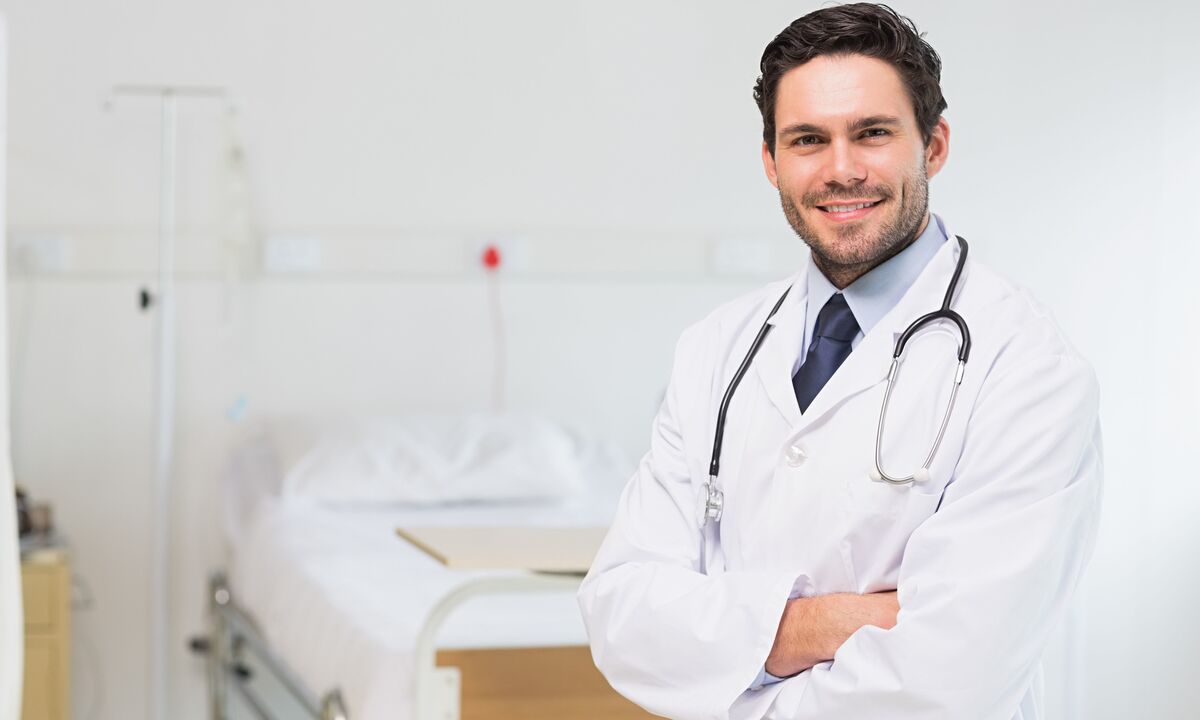 Doctor prescribes medicines to treat prostatitis based on the results of analysis